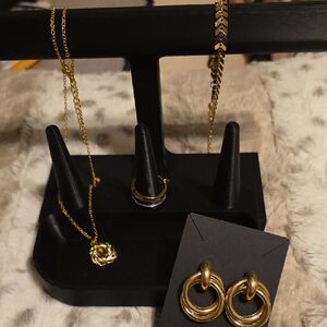Elegant Gold Jewelry Set